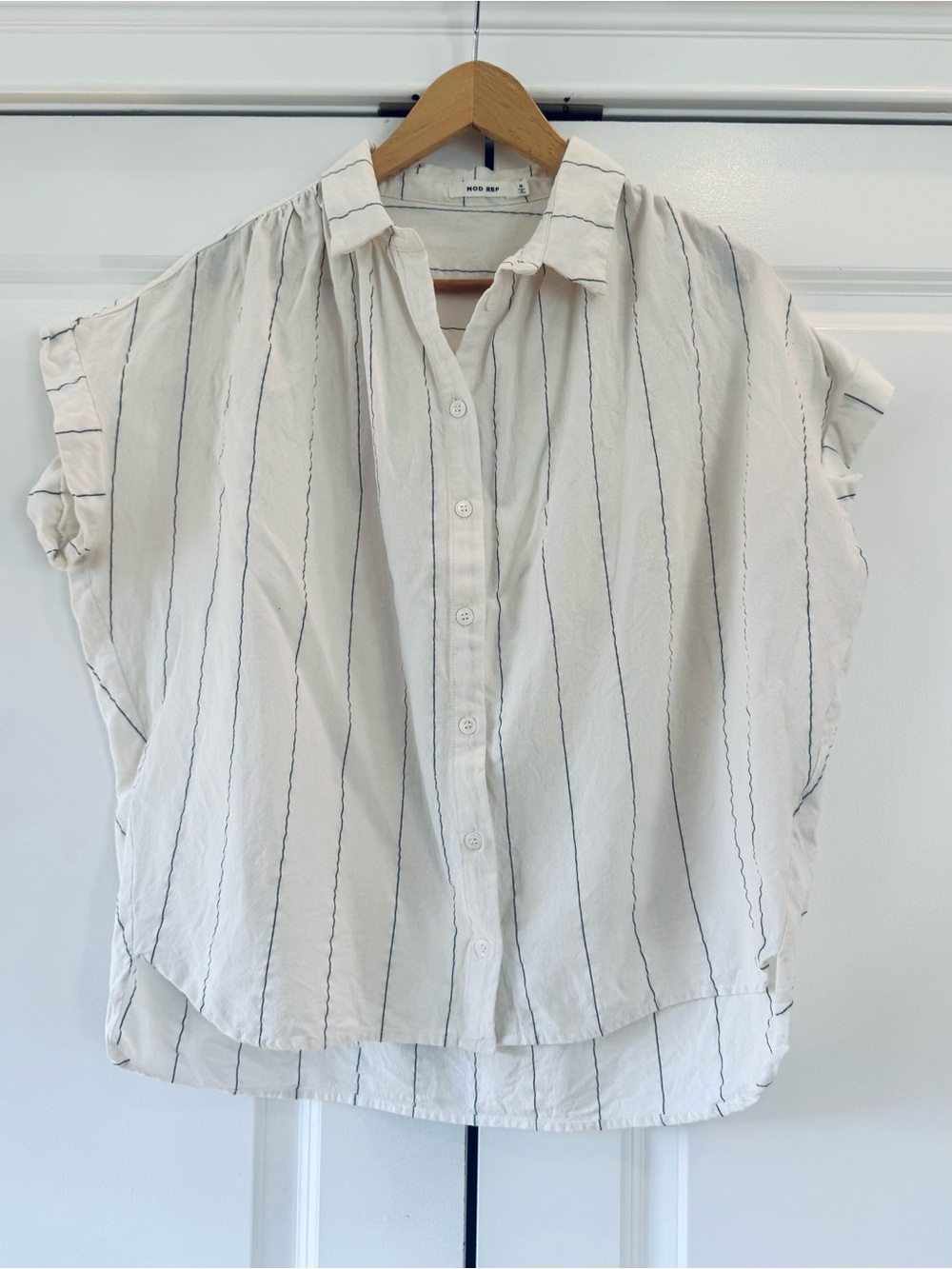 MOD REF shirt white striped button down cotton lined natural fibers size medium